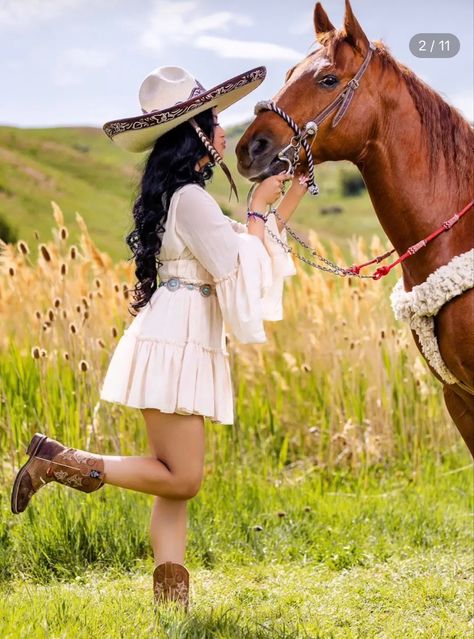 Western Dress Photoshoot, Rancho Photoshoot, Vaquera Photoshoot, Cowgirl Senior Pictures, Birthday Ootd, 18th Birthday Dress, Quince Photoshoot Ideas, Horse Photoshoot Ideas, Cowgirl Photo