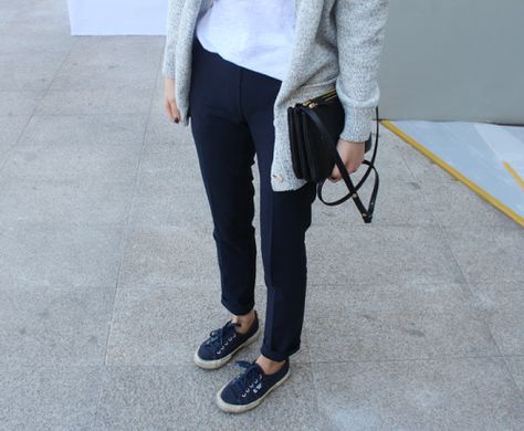 Superga Outfit, Fashion Gone Rouge, Parisian Look, Casual Luxe, Grey Cardigan, Street Style Inspiration, Looks Style, Street Chic, Up Girl