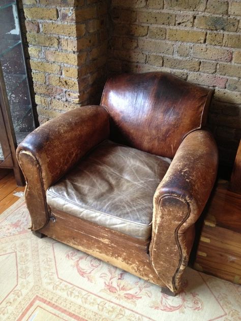 http://saltz.tumblr.com/ scottwasham: Old Leather Chair, Leather Club Chairs, Country Homes, Metal Dining Chairs, Leather Furniture, Vintage Chairs, Leather Armchair, Sofas And Chairs, Room Chairs