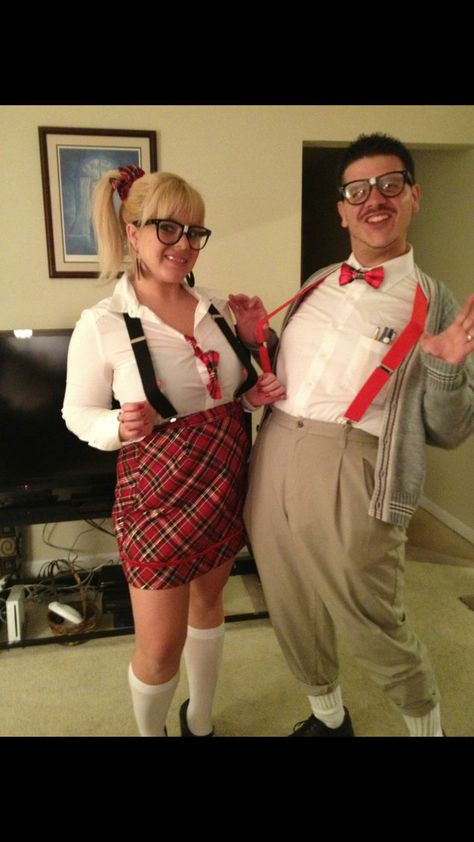 Geek costume Popular Girls Halloween Costumes, Nerd Costume Diy, Nerdy Woman, Nerd Guy, Nerd Costumes, Geek Costume, Nerd Costume, Girl Halloween Costumes, White Tights