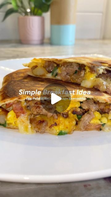 Dabrionne on Instagram: "Breakfast quesadilla with eggs, potatoes, chicken bacon, sausage, spinach, and cheese! 🍳🥰

#breakfast #easyrecipe #breakfastideas #quesadilla" Oven Breakfast, Breakfast Quesadillas, Eggs Potatoes, Potatoes Chicken, Sausage Spinach, Breakfast Quesadilla, Cheese Breakfast, Bacon Sausage, Instagram Breakfast