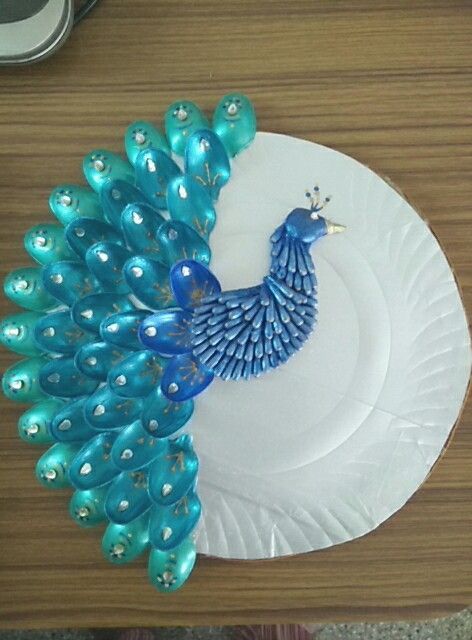 Plastic Spoon Art, Pista Shell Crafts, Plastic Spoon Crafts, Spoon Craft, Plastic Bottle Art, Spoon Crafts, Spoon Art, Afrique Art, Diwali Craft