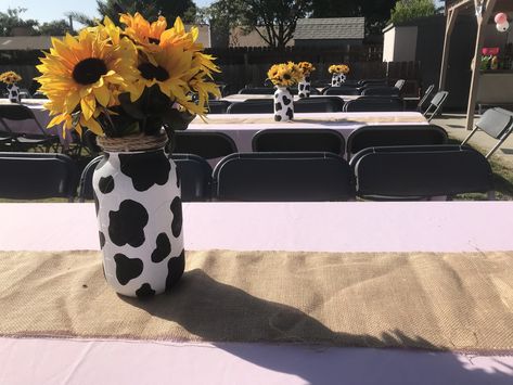 Cow Themed Birthday Party Centerpieces, Cow Print Graduation Party Ideas, One Year Old Cow Birthday Party, Cow And Sunflower Birthday, Cow Print Graduation Party, Cow Themed Graduation Party, Cow Theme Centerpieces, Cow Themed Birthday Party Food, Cow Centerpieces