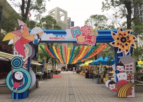 Gate Decoration For College Fest, Festival Entrance Gate Design, Retro Booth Design, Festival Stage Design Outdoor, Festival Gate Design, Festival Set Up, Event Gate Design Entrance, Gate Event Design, Event Gate Design