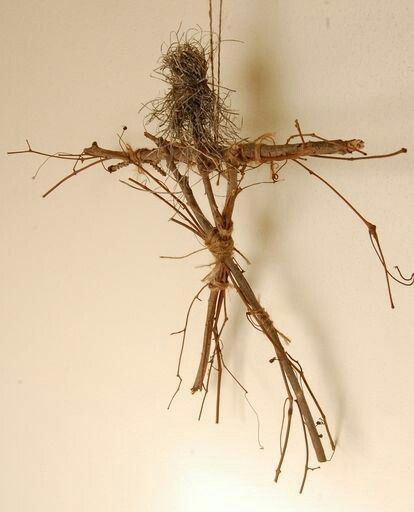 Haunted Bayou, Witchy Decor Diy, Witch Stick, Scary Halloween Decorations Diy, Halloween Social, Witch Room, Blair Witch, Halloween Witch Decorations, Primitive Americana