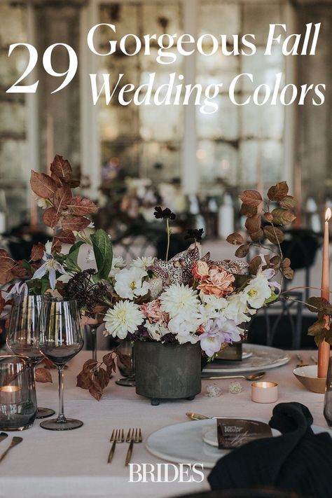 From forest green to caramel, these fall wedding colors are absolutely dreamy. Here are 29 hues to include in your fall wedding color scheme. // Photo: Hugo Coelho Autumn Palette Wedding, Fall Wedding Colors October Rustic, September Fall Wedding, Fall Wedding Forest, Moody Fall Wedding Color Palette, Glamorous Fall Wedding, Fall Green Wedding Theme, Fall Green Wedding Colors, Elegant October Wedding