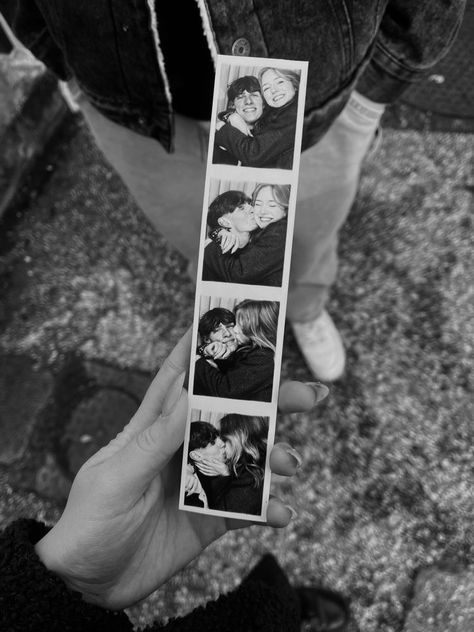 Photo Polaroid, Photobooth Pictures, Shotting Photo, 사진 촬영 포즈, Polaroid Pictures, My Kind Of Love, The Love Club, Cute Couples Photos, Foto Ideas Instagram