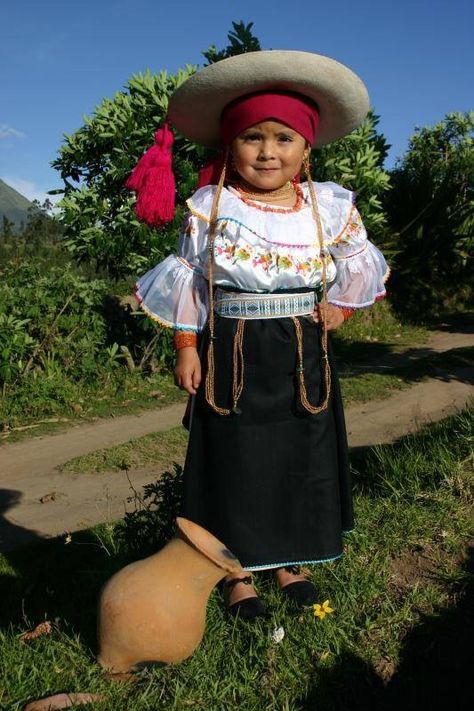 Niña otavaleña Ecuador America Mountains, America Crafts, America Itinerary, America Wedding, Columbia South America, America Party, America City, America Fashion, South America Map