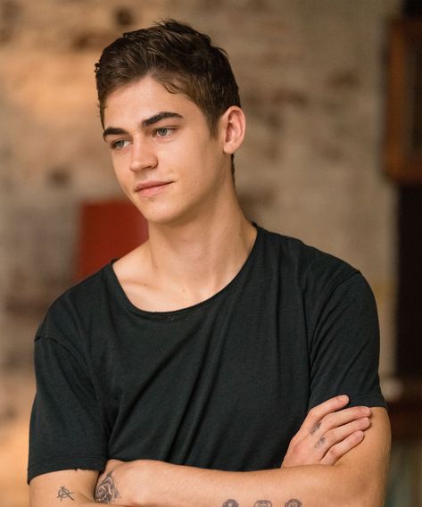 Is Hardin Scott Of After Supposed To Be Harry Styles, Or What? #refinery29 https://www.refinery29.com/en-us/2019/04/229464/hardin-scott-based-on-harry-styles-fanfiction-after-movie Harry Styles Fanfiction, Hero Fiennes Tiffin Hardin, Hot Hero, Love Simon, Zachary Levi, Hardin Scott, Weak In The Knees, After Movie, After Life