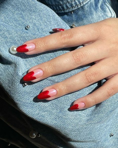 Gel Nail Inspiration Short, Easy Nail Art Red, Heart Almond Nails, Pink And Red Nail Designs, Nail Inspiration Short, Red Valentine Nails, Gel Nail Inspiration, Red Nail Varnish, Taylor Swift Nails