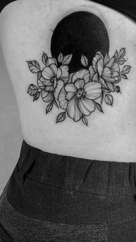 Cover up Tattoo #tattoo #flowers #flowertattoo #coverup #fineline #blackcircle #tattoo Blacked Out Tattoo Cover Up, Flower Cover Up Tattoos, Inner Wrist Tattoos, Tatuaje Cover Up, Cover Up Tattoos For Women, Best Cover Up Tattoos, Wrist Tattoo Cover Up, Tato Minimal, Black Tattoo Cover Up