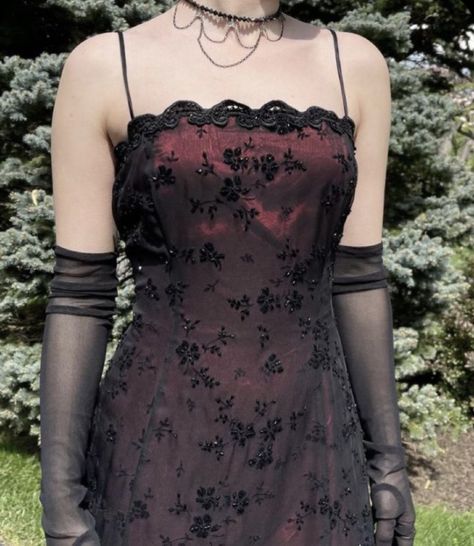 Grunge Prom Dress, Grunge Prom, Look Grunge, Grunge Dress, Prom Dress Inspiration, Prom Outfits, Swaggy Outfits, Goth Outfits, Mode Inspo