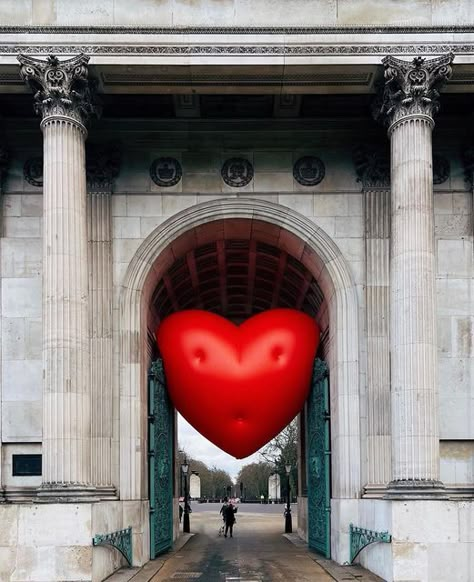 tinyatlas on Instagram: "Love you all! Sorry to be slow around here. We have perhaps the best Valentine’s Day install for you today. Captured by @elensham in London on #mytinyatlas arch install from @anyahindmarch" Secret London, 3d Mapping, Tokyo Dome, Visual Identity Design, Valentines Design, London Love, London Art, Kids Store, Heart Art