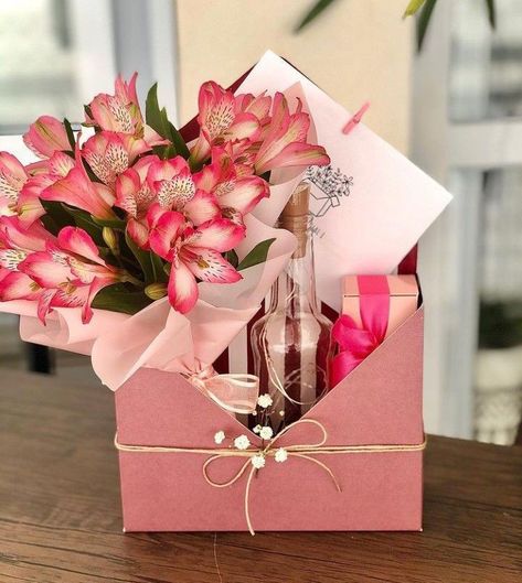 Mother’s Day Box Ideas, Mothers Day Box Ideas, Flower Box Gift Birthday, Mother’s Day Flower Bouquet, Mothers Day Bouquet Ideas, Bouquet Mothers Day, Mothers Day Gift Basket, Basket Bouquet, Mothers Day Baskets