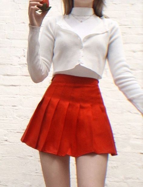 Red Pleated Skirt Outfit, Harry Potter Houses Outfits, Red Pleated Skirt, Pleated Skirt Outfit, Clueless Outfits, House Clothes, Halloween Costume Outfits, Tennis Skirts, Red Fits