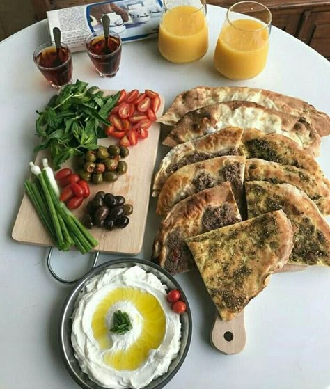 Jordanian Food, Lebanese Breakfast, Arabian Food, Lebanese Food, Food Therapy, Healthy Lifestyle Food, Lebanese Recipes, Food Recepie, My Mouth