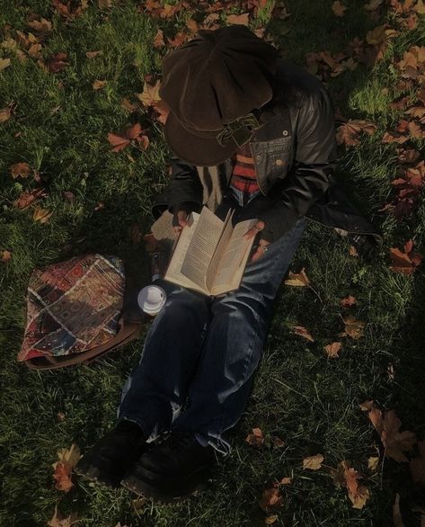 Book Date Aesthetic, Book Date, Date Aesthetic, Downtown Girl, A Book, Photo Ideas, A Man, Reading