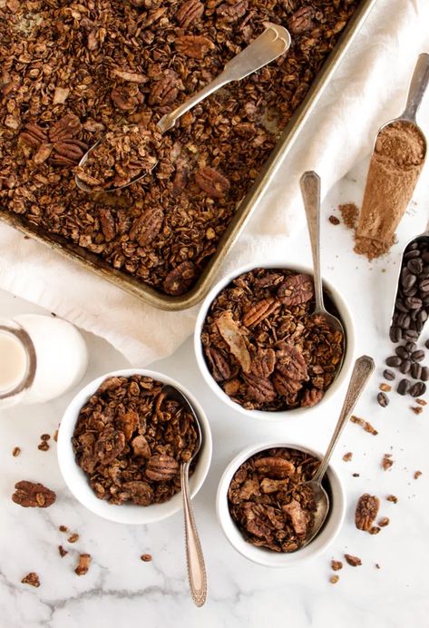 Easy Chocolate Coffee Granola - Robust Recipes Coffee Granola, Muesli Recipe, Chocolate Covered Espresso Beans, Healthy Chocolate Recipes, Thanksgiving Week, Chocolate Granola, Chocolate Oats, Delicious Thanksgiving, Coffee Chocolate