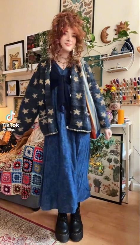 Whimsigothic Outfits Aesthetic, 70s 90s Fashion Outfit, 90s Fashion Whimsigoth, Cottage Core Winter Clothes, Hippy Witch Outfits, Phoebe Buffay Winter Outfits, Whimsy Core Outfit, Fairycore Fashion Aesthetic, 80s Witch Outfit