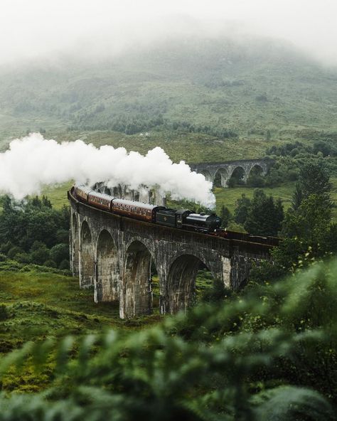 Harry Potter Train Scotland, Harry Potter Train, Scotland Nature, Harry Potter Locations, Scotland Aesthetic, Earth Pictures, Harry Potter Wallpaper, Harry Potter Aesthetic, Gloucester