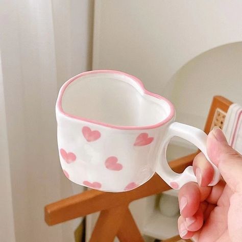 Craft Presents, Color Me Mine, Heart Ceramic, Cute Valentines Day Gifts, Pretty Mugs, Pottery Painting Designs, Pottery Crafts, Ceramics Pottery Art, Ceramics Ideas Pottery