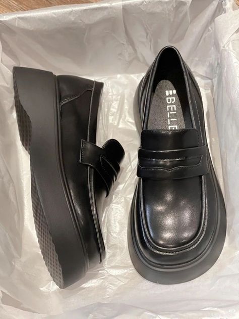 Aesthetic School Shoes, Korean School Shoes, Chinese Style Shoes, Asian Shoes, Korean Shoes, Shoes For School, Ootd Aesthetic, Aesthetic Korean, Funky Shoes