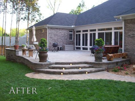 Great elevated patio Patio With Steps, Elevated Patio, Raised Patio, Concrete Patio Designs, Patio Steps, Pergola Ideas, Brick Patios, Patio Landscaping, Ideas Patio