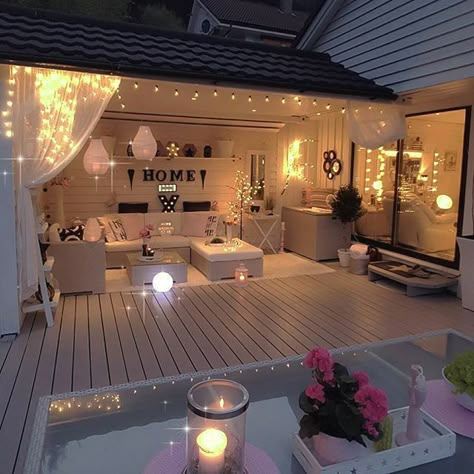 Dream Bedroom Romantic, Design Per Patio, Balkon Decor, Patio Enclosures, Summer Patio, Budget Patio, Interior Design Magazine, The Deck, Backyard Patio Designs