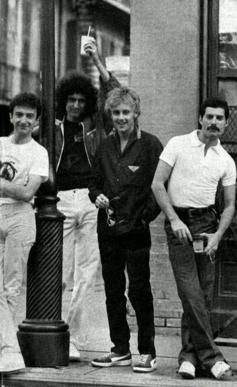 Rock Argentino, Freddy Mercury, Folk Rock, Queen Photos, Roger Taylor, Queen Freddie Mercury, John Deacon, Brian May, Queen Band