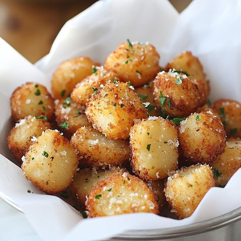 Prepare to have your potato-loving world rocked as we explore jaw-dropping ways chefs are reinventing the humble tater tot, from luxurious caviar toppings to fusion-inspired flavor explosions. Tater Tot Appetizers, Tator Tots, Truffle Oil, Tater Tots, Side Recipes, Veggie Sides, Bbq Recipes, Interesting Food Recipes, Main Meals