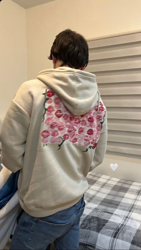 Hoodie Diy, Boyfriend Hoodie, Creative Gifts For Boyfriend, Diy Gifts For Him, Boyfriend Diy, Insta Pictures, Couples Goals, Custom Hoodies, Cute Couples Goals