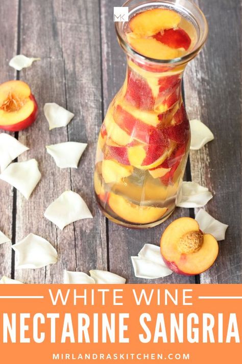 White Nectarine Recipes, Easy White Wine Sangria, Summertime Sangria, Nectarine Recipes, Healthy Summer Drinks, Backyard Pool Parties, Summertime Cocktail, White Wine Sangria, Wine Sangria