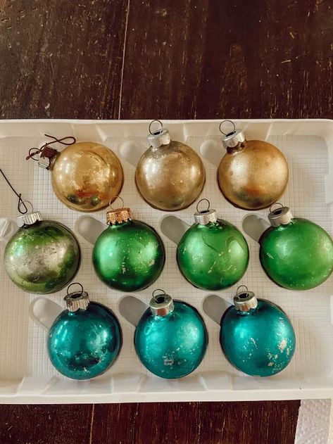 Easiest Way to Age New Christmas Ornaments | Hometalk Bathroom Light Fixtures Ceiling, New Christmas Ornaments, Christmas Booth, Insect Hotel, Shiny Brite Ornaments, Rustic Ornaments, Inside Decor, Crafty Christmas, Christmas Hacks