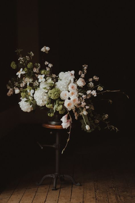 Blog — The Rosehip And Berry Floral Studio. Dramatic Floral Arrangements, Organic Floral Arrangements, Masculine Floral Arrangements, Dark Floral Arrangements, Moody Floral Arrangements, Greenery Floral Arrangements, Tall Floral Arrangements, Floristry Design, Flower Urn