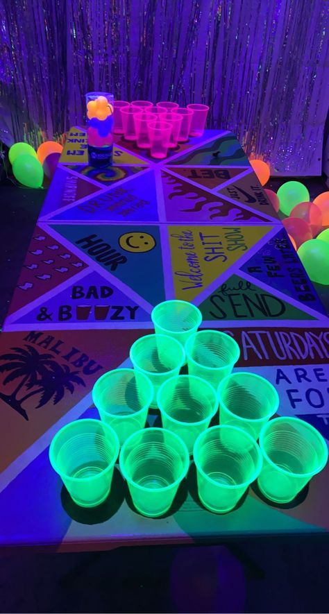 Neon Pool Party Ideas, Neon Pool Party, Neon Sweet 16, Dark Birthday Party, Neon Pool Parties, Glow In The Dark Birthday, Glow Theme Party, Dark Birthday, 14th Birthday Party Ideas