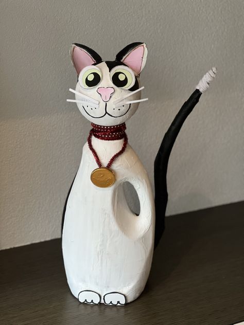 Cat Recycled Craft, Recycle Animal Projects, Plastic Container Crafts, Kitchen Ideas Black, Plastic Bottle Crafts Diy, Exterior Kitchen, Paper Mache Animals, Plastic Bottle Art, Paper Mache Art