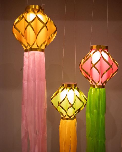 Create your own lanterns with vellum paper Diwali Lamps Paper Lanterns, Diy Diwali Hanging Decorations, Diwali Latern Ideas, Diy Kandil Diwali, Aakash Kandil Ideas At Home, Diwali Lanterns Handmade, Akash Kandil Ideas Handmade, Diwali Lanterns Ideas, Aakash Kandil Ideas