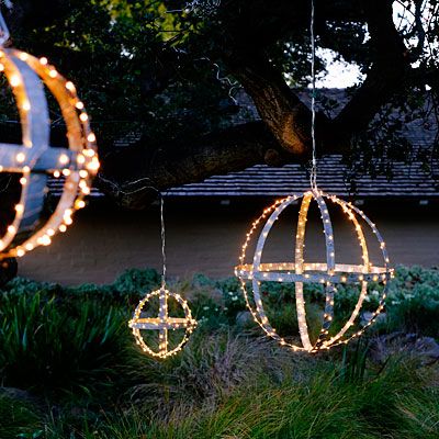 Create outdoor chandeliers by wrapping lights around old wine-barrel hoops, then suspending them from the branches of a large tree. Holiday Lights Outdoor, Wine Barrel Rings, Outdoor Christmas Diy, Christmas Light Installation, Outdoor Chandelier, Sunset Magazine, Outdoor Chandeliers, Christmas Lighting, Outdoor Stuff