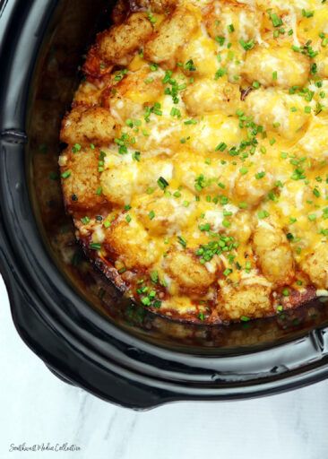 Chicken Tater Tot Casserole Crock Pot, Chicken Tator Tot Casserole Slow Cooker, Crockpot Recipes Tater Tots, Tator Tot Crockpot Casserole, Lazy Casserole, Tater Tot Casserole Crock Pot, Ranch Tater Tot Casserole, Best Tater Tot Casserole, Family Favorite Casseroles