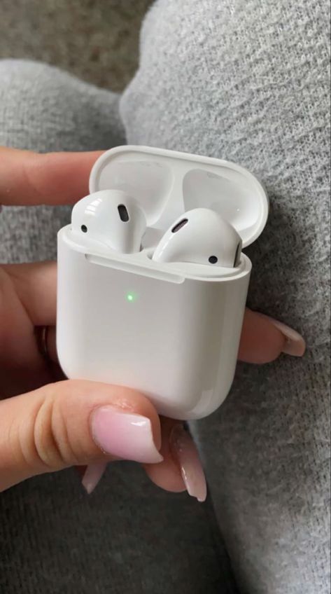 Airpod Headphones, Fone Apple, Apple Earbuds, Apple Watch Fashion, Airpods Apple, Vision Board Photos, Apple Air, Iphone Obsession, Apple Airpods Pro