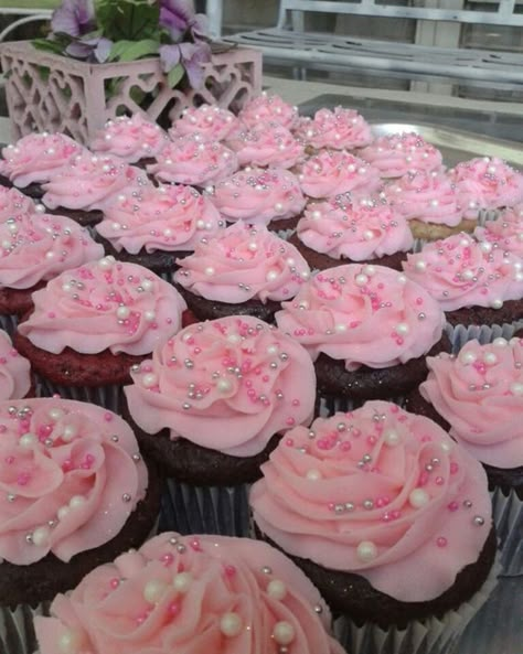 Pink Treat Table Birthday, Pink Themed Birthday Party Food, Cute Pink Party Ideas, Pink Sweet 16 Cupcakes, Pink Princess Cupcakes, Pink Birthday Desserts, Pink Food Boards For Parties, Pink Party Food Table, Pink And Silver Cupcakes