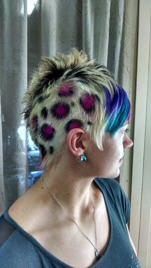 Cool hair! Weird Hair Styles, Crazy Hair Colour, Ugly Hairstyles, Bad Hairstyles, Funny Hairstyles, Weird Hair, Tattoos Color, Ugly Hair, Art Punk