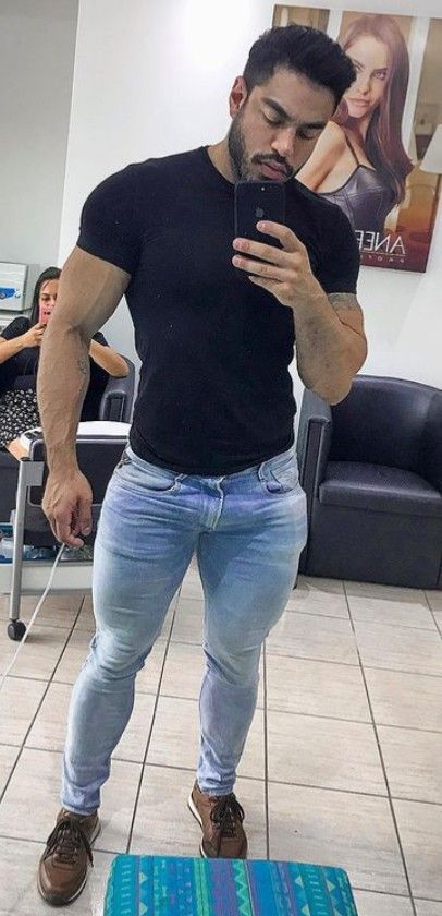 Guys Jeans, Muscular Men Fashion, Big Muscle Men, Big Jeans, Men Office, Bodybuilding T Shirts, Muscle Man, Can You Help Me, Can You Help