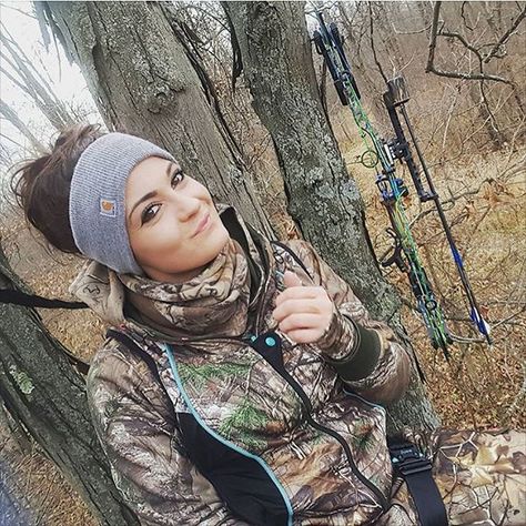 12237219_926994207382439_1416685008_n | Whiskey Riff Country Girl Outfits, Bow Hunting Women, Girls Who Hunt, No I In Team, Archery Girl, I In Team, Country Girl Life, Hunting Girls, Hunting Women