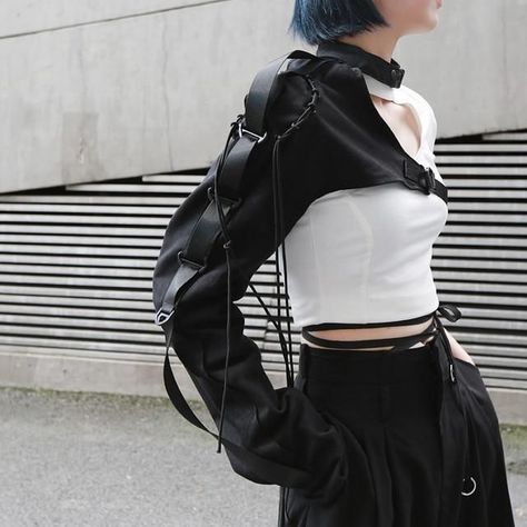 0731460a8a5ce1626210cbf4385ae0efdesc49931493ri Woman Blouse Fashion, Women Blouses Fashion, Mode Inspo, Character Outfits, Hip Hop Fashion, Blouse Styles, Look Cool, A Black, Cyberpunk