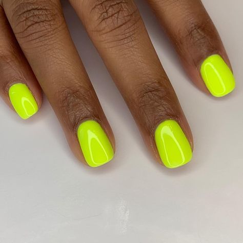 Nail Designs Yellow Nails, Electric Yellow Nails, Neon Yellow Nails With Design, Fluorescent Yellow Nails, Bright Color Nail Ideas, Neon Yellow Chrome Nails, Neon Dip Nails, Yellow Dip Nails, Neon Yellow Nails Designs