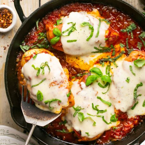 30-Minute Mozzarella Chicken Skillet Cheesy Mozzarella chicken is an insanely delicious high protein low-carb and keto friendly (just 4g net carbs!) weeknight dinner recipe! It’s pan seared chicken nestled in tomato sauce and topped with melty mozzarella, then baked to perfection. Ready in about 30 minutes! Prep Time 5 minutes mins Cook Time 25 minutes mins Total Time 30 minutes mins Course: Main CourseCuisine: American, ItalianKeyword: healthy, low-carb, mozzarella chicken Servings: 4 ... Healthy Chicken Parmesan, Chicken Skillet, Pan Seared Chicken, Yummy Chicken, Mozzarella Chicken, Fried Chicken Breast, Delicious Burgers, Yummy Chicken Recipes, Weeknight Dinner Recipe