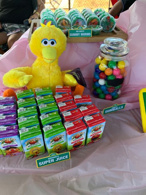 Elmo Party Food Ideas, Sesame Street Snack Table, Sesame Street Dessert Table Ideas, Elmo Themed Food, Elmo Birthday Party Food, Elmo Dessert Table, Elmo Treat Table, Sesame Street Goodie Bag Ideas, Sesame Street Birthday Party Favors