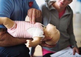 Keeping your new bundle safe + CPR tips Toddler Cpr, Infant Cpr, First Aid Training, Basic Life Support, First Aid Course, Cpr Training, Cpr, Medical Services, Paramedic