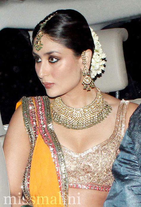 Kareena Kapoor in yellow #lehenga #choli #indian #shaadi #bridal #fashion #style #desi #designer #blouse #wedding #gorgeous #beautiful Kareena Kapoor Wedding Dress, Kareena Kapoor Wedding, Bollywood Hairstyles, Bollywood Wedding, Kareena Kapoor Khan, Indian Bridal Outfits, Ali Khan, Kareena Kapoor, Desi Fashion